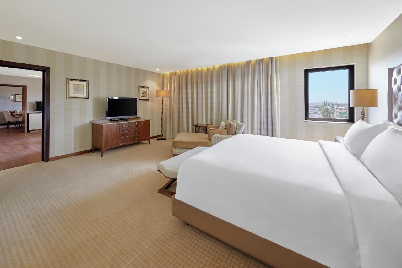 Holiday Inn Tabuk By Ihg Dış mekan fotoğraf